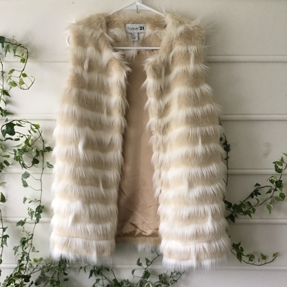 Forever 21 Jackets & Blazers - 🔥PRICE FIRM🔥gorgeous fur vest. Like New
